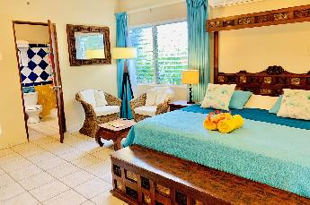 Large Garden Studio 1 with king size bed