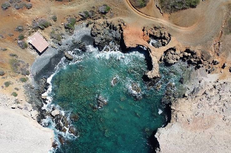Black Stone Beach & Tripod Bridge